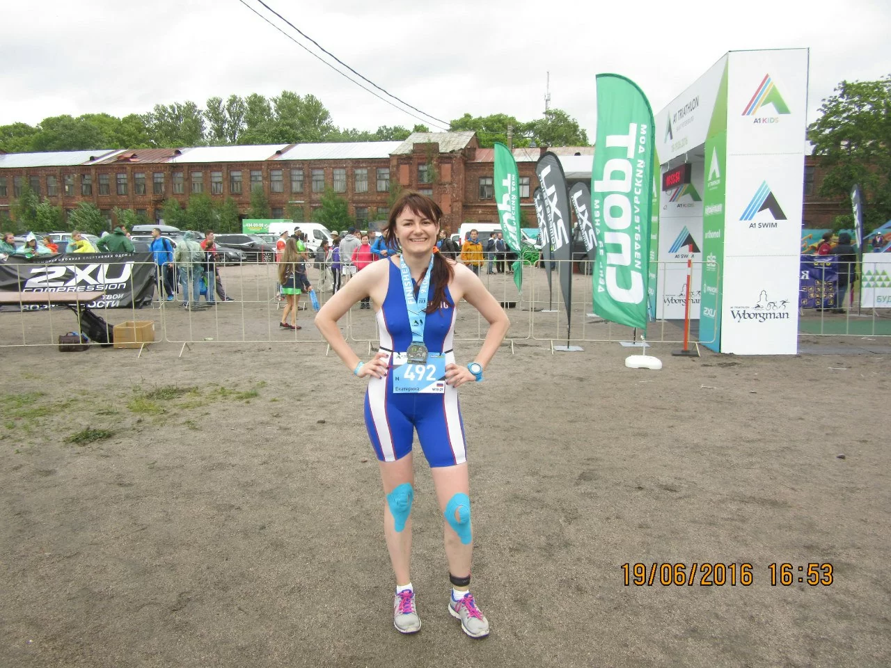 Екатерина Лелюк после финиша на триатлоне А1 113 в Сестрорецке