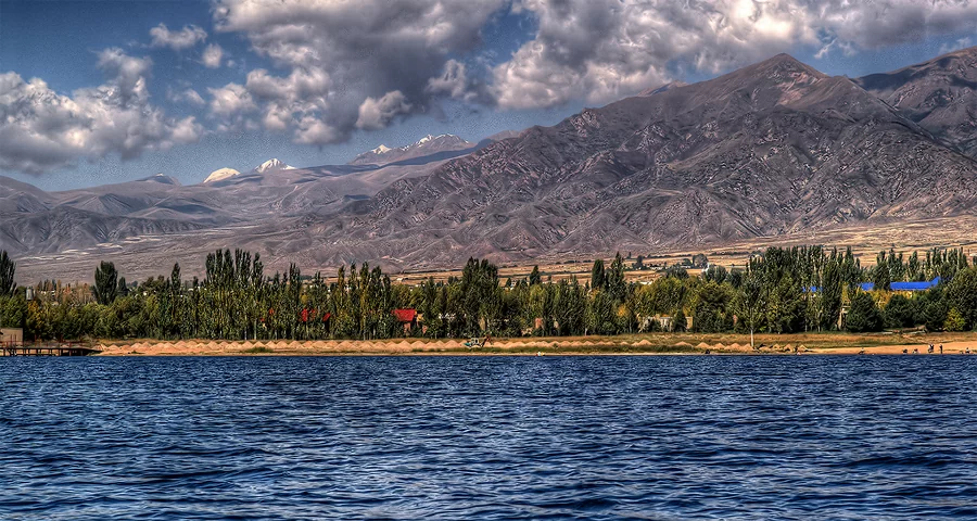 Озеро Иссык Куль осенью